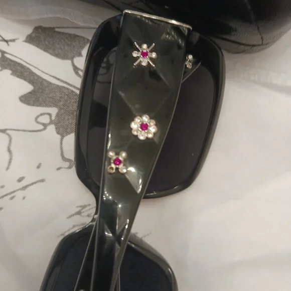 Authentic Chanel crystal sunglasses. - Picture 4 of 16